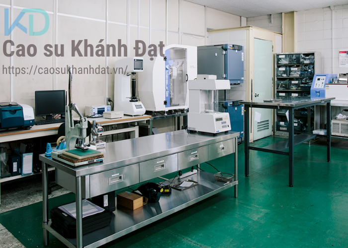 Phòng thí nghiệm kiểm tra chất lượng cao su